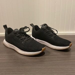 NO BULL size 8.5 sneaker